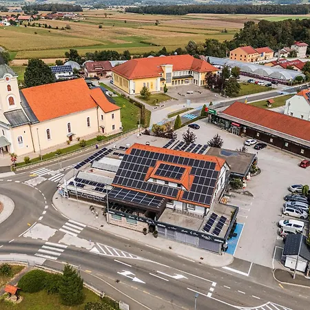 Siva Caplja 3* Bis (Trnovska Vas)